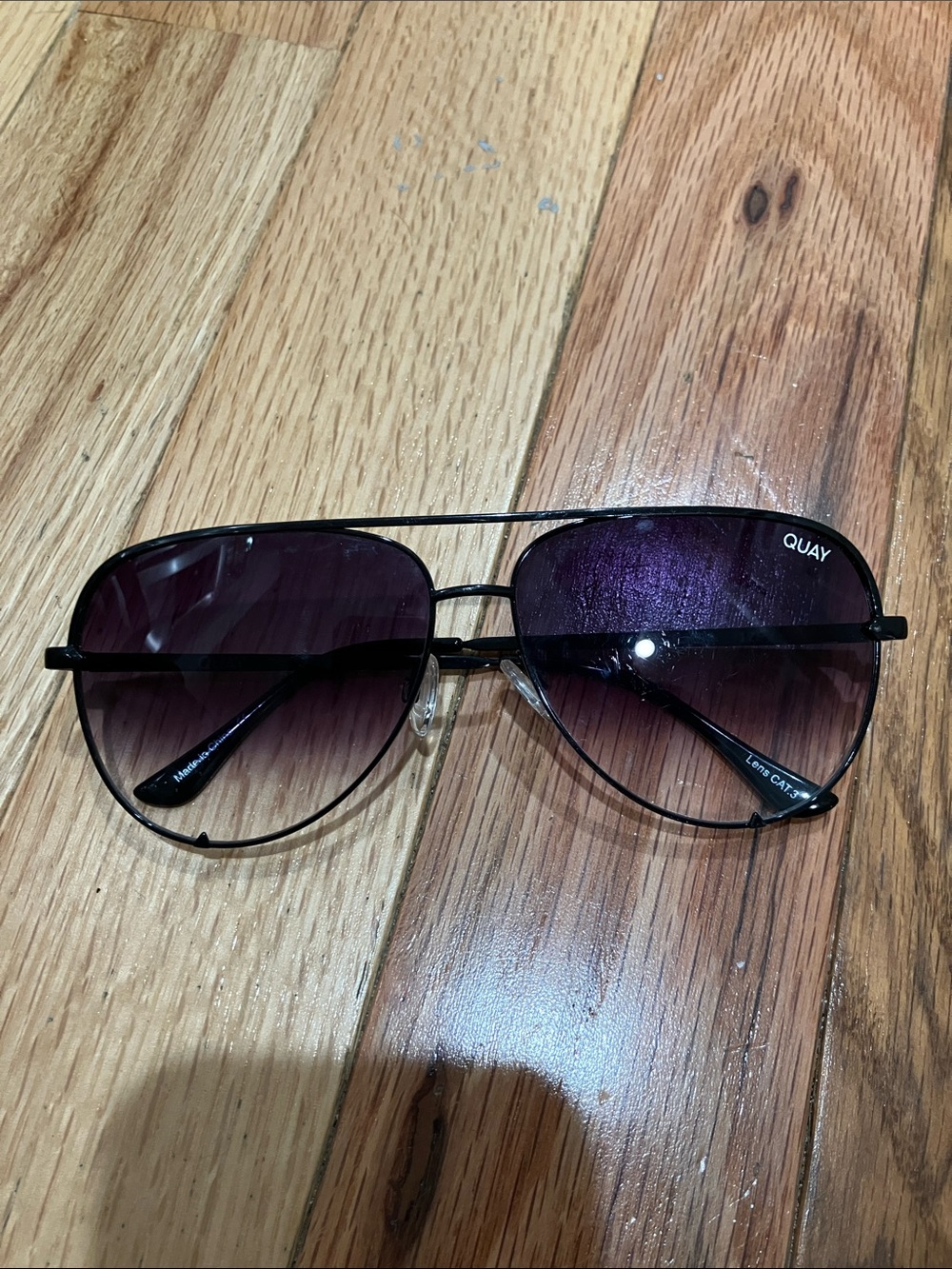 Quay High Key Australia Womenโs Black Aviator Sunglasses with Gradient Lense